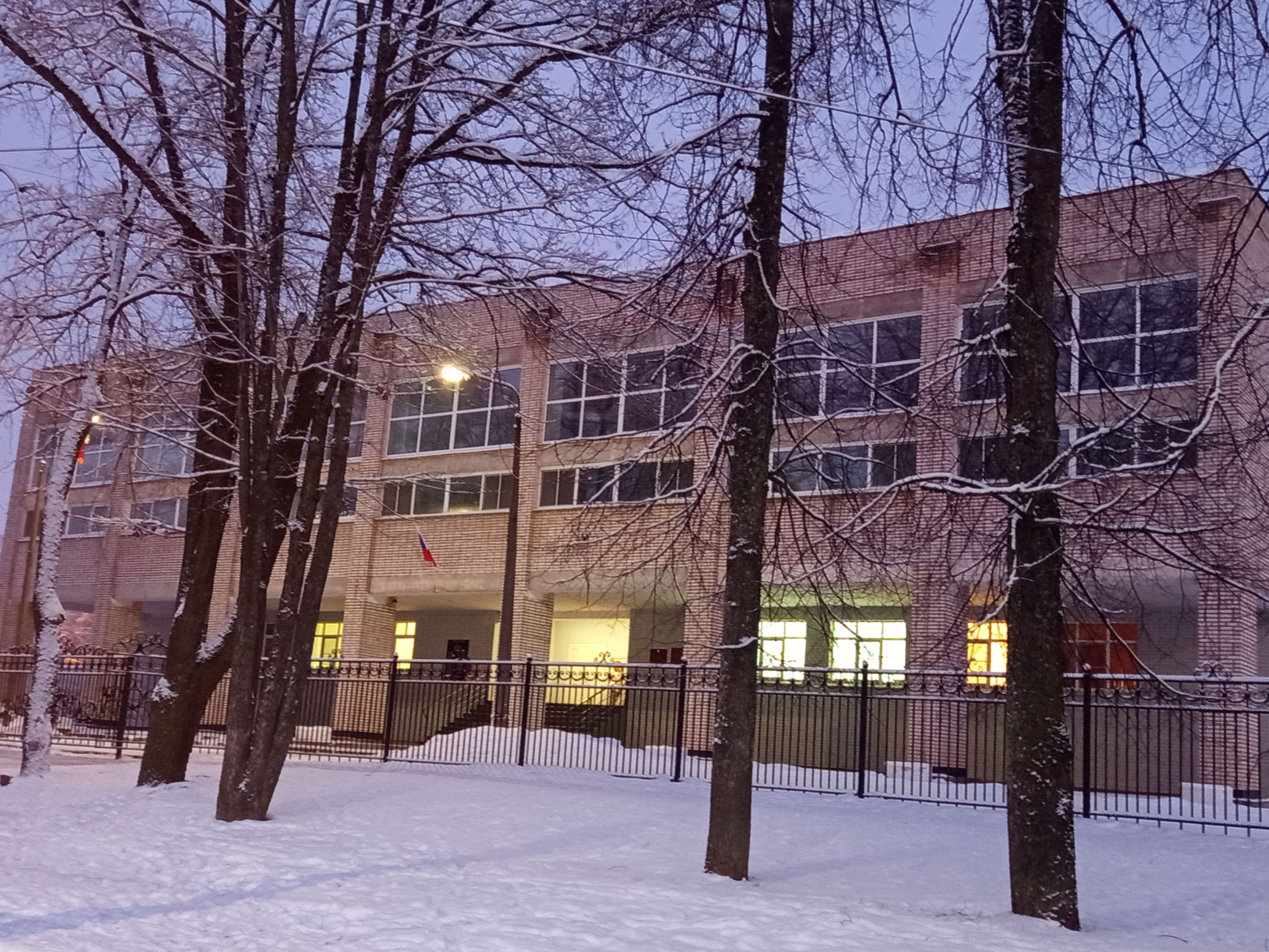 Фотография школы.